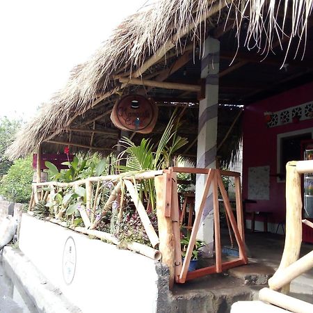 Отель Mamacita Cafe House Мойогальпа Экстерьер фото